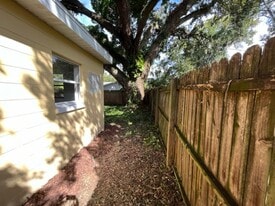 1427 Virginia Dr in Orlando, FL - Building Photo