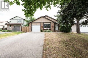48 Reynier Dr in Brampton, ON - Building Photo