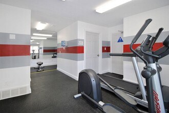 Merriman Woods Apartments in Livonia, MI - Foto de edificio - Building Photo