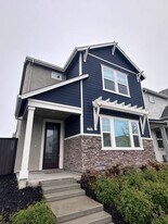 2758 N Cove Dr in Sacramento, CA - Building Photo