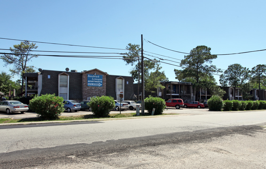 Innsbruck-Le Moyne in Houston, TX - Building Photo