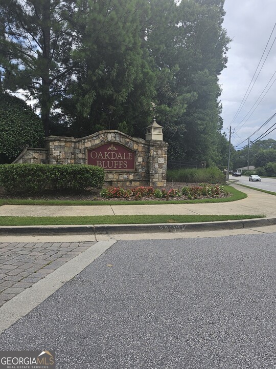 1592 Richmond Dr in Mableton, GA - Foto de edificio