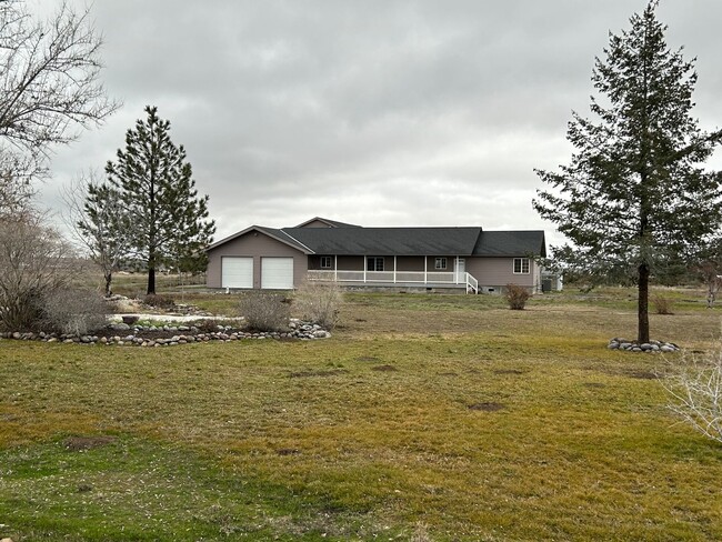 9675 Rd H NE in Moses Lake, WA - Building Photo - Building Photo