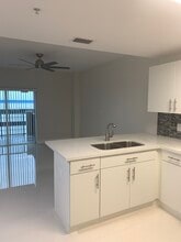 3410 Coral Way, Unit Emerald Plaza #902 in Miami, FL - Building Photo - Building Photo
