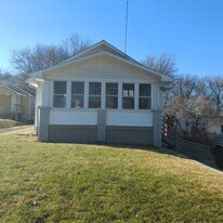 220 Grandview Ave in East Peoria, IL - Building Photo