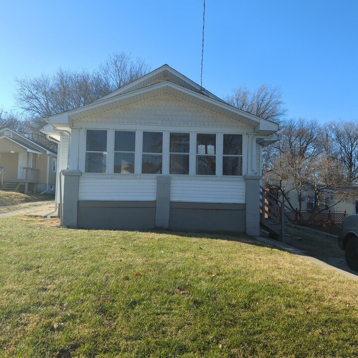 220 Grandview Ave in East Peoria, IL - Foto de edificio