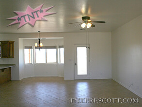 4255 W Trey Ln in Paulden, AZ - Foto de edificio - Building Photo