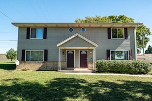 1502-1504 S 101st St in West Allis, WI - Building Photo