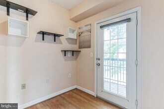 11343 Aristotle Dr in Fairfax, VA - Building Photo - Building Photo