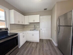 400 Metcalf Ct in West Palm Beach, FL - Building Photo - Building Photo