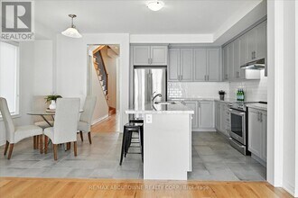 353 Raymond Rd in Hamilton, ON - Building Photo - Building Photo