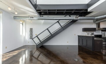 400 E Main St, Unit Park Place Lofts in Louisville, KY - Foto de edificio - Building Photo