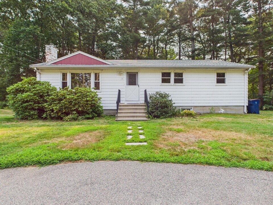 91 Old Post Rd in Sharon, MA - Building Photo