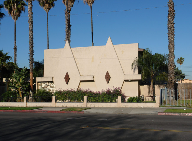 802 S Raitt St in Santa Ana, CA - Foto de edificio - Building Photo