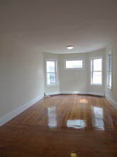 12 Wensley St, Unit 1 in Boston, MA - Foto de edificio - Building Photo