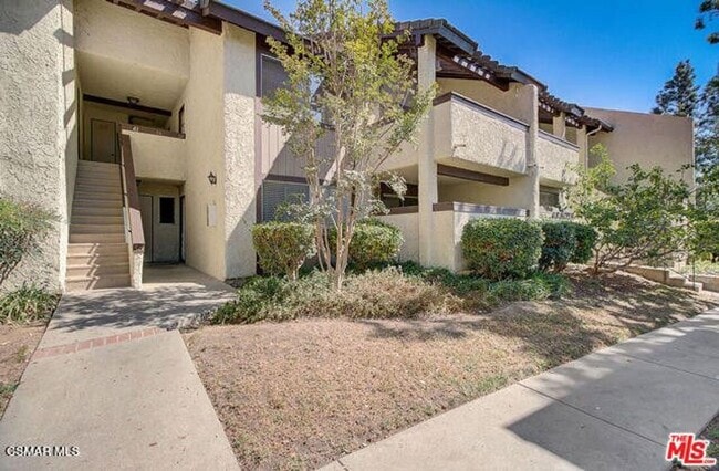1348 E Hillcrest Dr in Thousand Oaks, CA - Building Photo - Building Photo