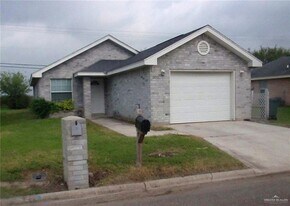 3 Lake View Dr in Mission, TX - Building Photo