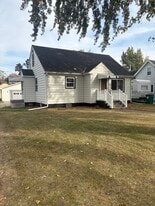 106 Juniper St S in Lester Prairie, MN - Building Photo