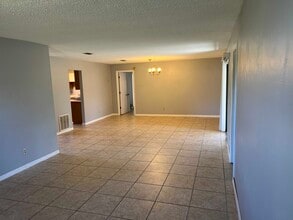 33 Fernwood Lane in Palm Coast, FL - Building Photo - Building Photo
