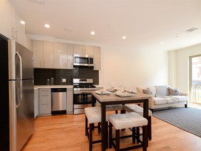 880 Metro Realty LLC in Brooklyn, NY - Building Photo - Interior Photo