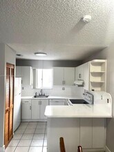 3264 W 70th St-Unit -201 in Hialeah, FL - Building Photo - Building Photo