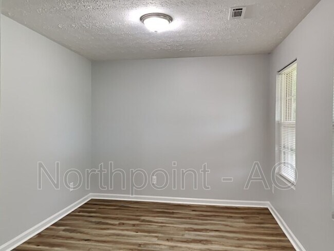 130 Railside Dr photo'