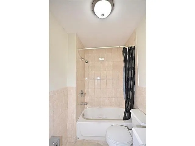 1973 Gildersleeve Ave, Unit #1 in Bronx, NY - Building Photo