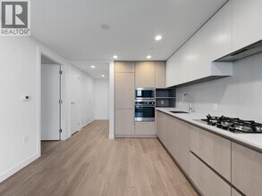 5685 Halley Ave in Burnaby, BC - Building Photo - Building Photo