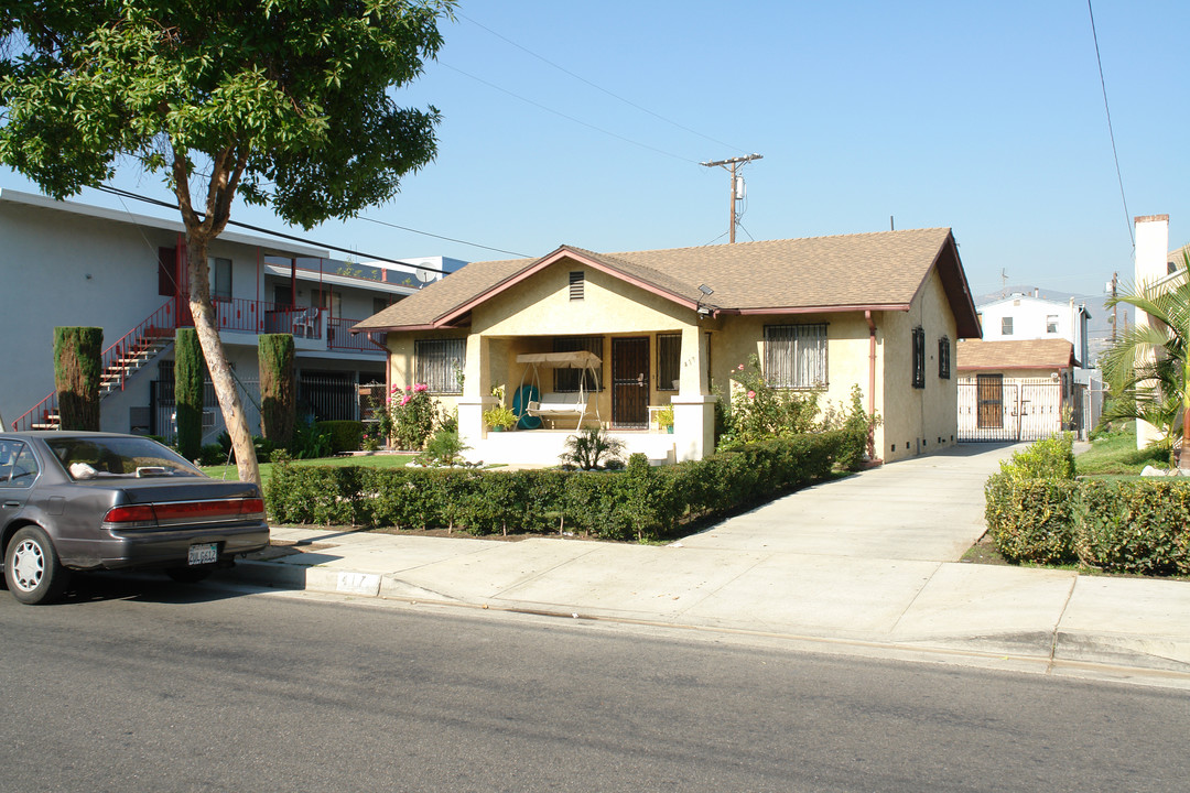 417 E Windsor Rd in Glendale, CA - Building Photo