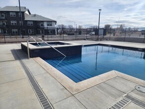 Overlook at Uplands in Westminster, CO - Foto de edificio - Building Photo