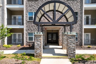 The Lofts at Little Creek/Lofts at Hillside in Winston-Salem, NC - Foto de edificio - Building Photo