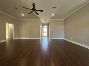 5614 100th St in Lubbock, TX - Foto de edificio - Building Photo