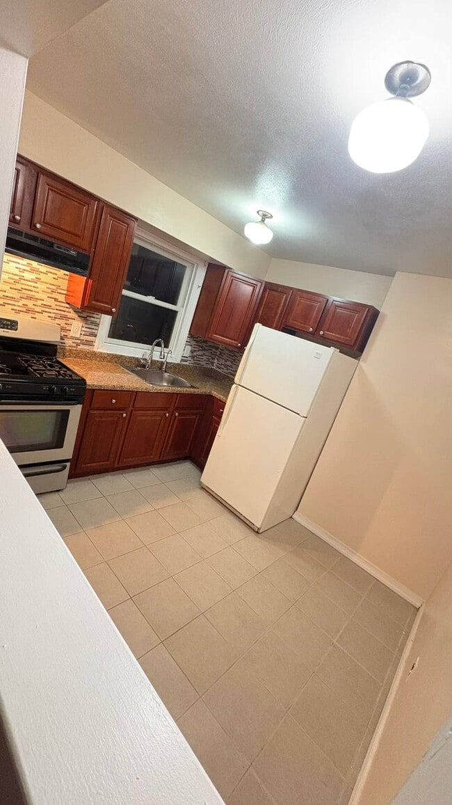 105 Lucille Ave in Staten Island, NY - Building Photo - Building Photo