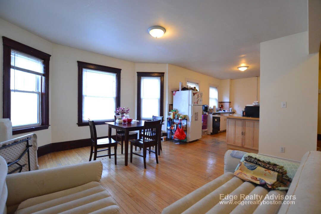 327 Faneuil St, Unit 3 in Boston, MA - Building Photo