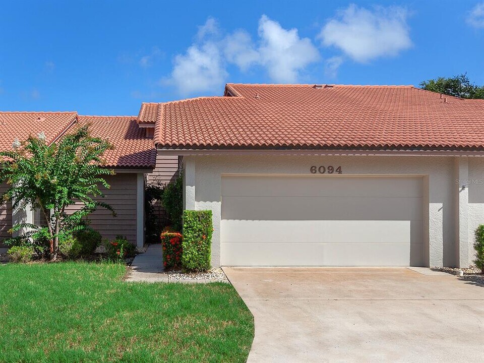 6094 Wilshire Blvd in Sarasota, FL - Building Photo