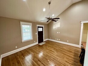 476 Harpersville Rd in Newport News, VA - Building Photo - Building Photo