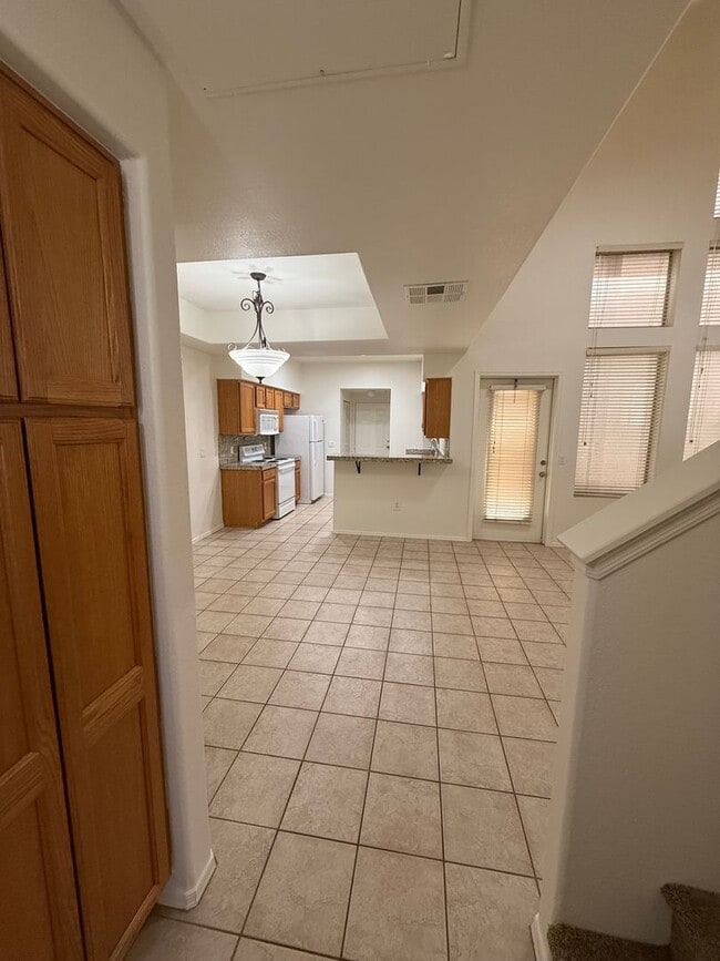 1445 E Broadway Rd in Tempe, AZ - Building Photo - Building Photo