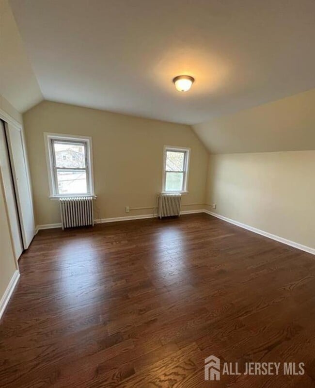 1061 King Georges Post Rd in Edison, NJ - Building Photo - Building Photo
