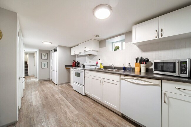 11333-11389 89 St NW in Edmonton, AB - Building Photo - Building Photo