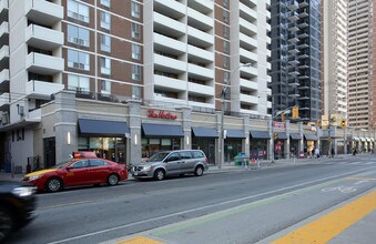 565 Sherbourne St in Toronto, ON - Building Photo - Building Photo
