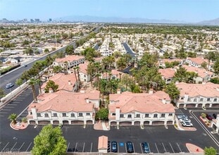 2975 Bluegrass Ln in Henderson, NV - Building Photo - Building Photo