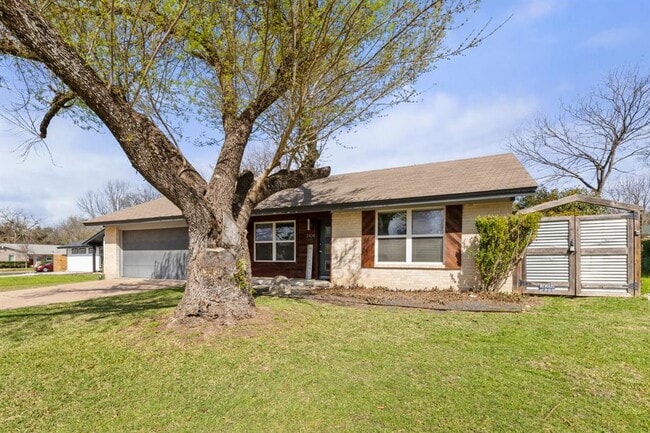 3104 Candlelight Ct in Austin, TX - Building Photo - Building Photo