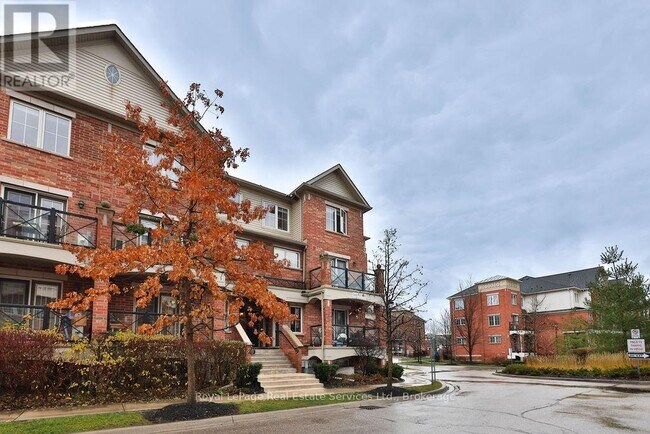 2464 Post Rd in Oakville, ON - Building Photo - Building Photo