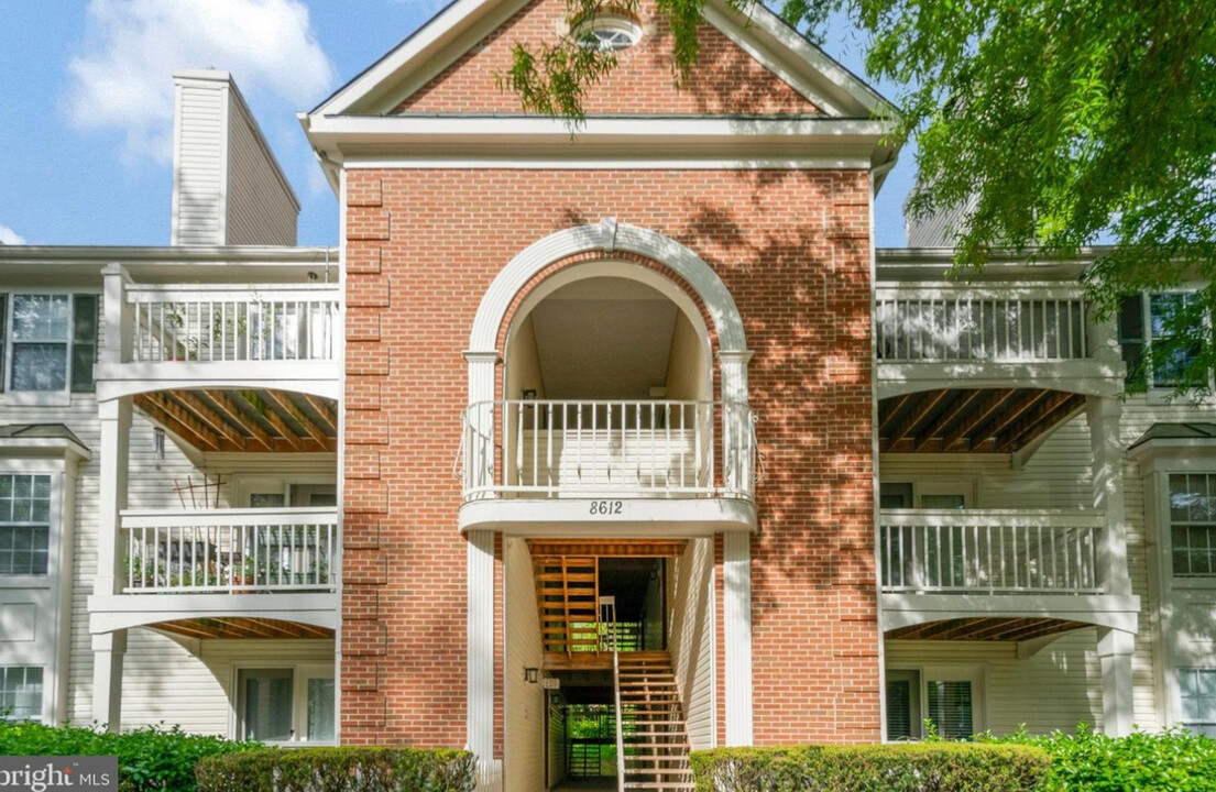 8612 Shadwell Dr, Unit 52 in Alexandria, VA - Foto de edificio
