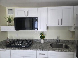 367 W 33rd St in Hialeah, FL - Building Photo