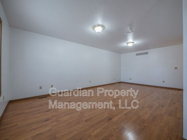 718 E 5th St in Maryville, MO - Building Photo - Building Photo