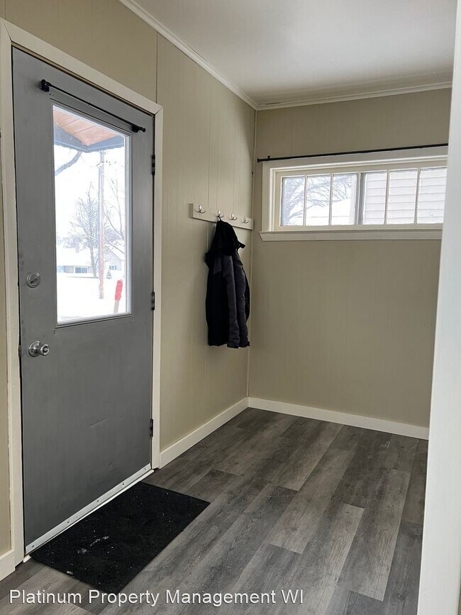 403 Walker St photo'