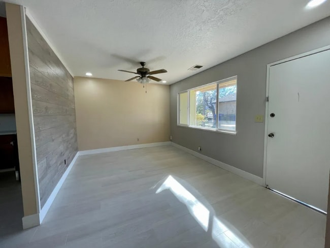 412 Persifer St, Unit A in Folsom, CA - Foto de edificio - Building Photo