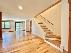 860 Atlantic Hwy in Northport, ME - Building Photo