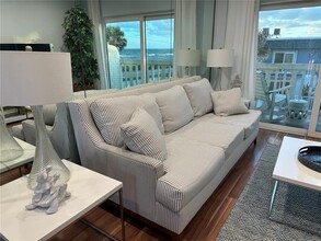 2790 Ocean Shore Blvd in Ormond Beach, FL - Foto de edificio - Building Photo